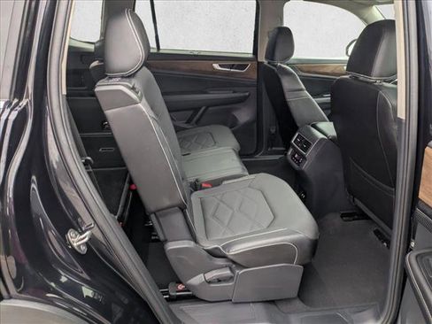 Used 2024 Volkswagen Atlas SE image 17