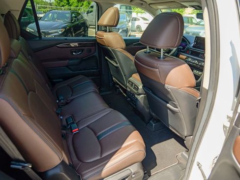 Used 2025 Honda Pilot Elite image 32