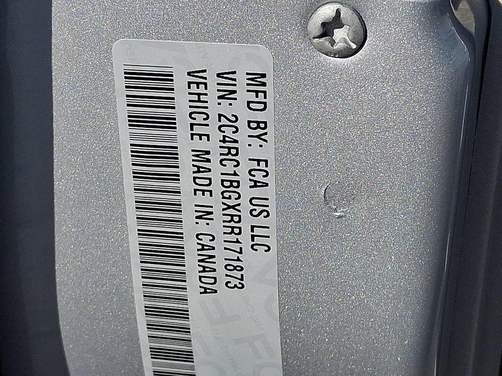 Used 2024 Chrysler Pacifica Touring-L FWD image 27
