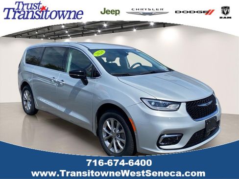 Used 2024 Chrysler Pacifica Touring-L AWD/4WD image 1