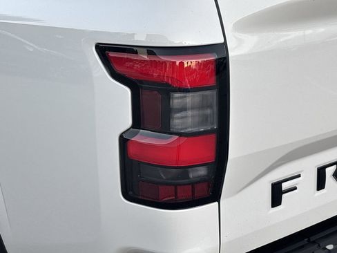Used 2023 Nissan Frontier SV w/ Technology Package image 7
