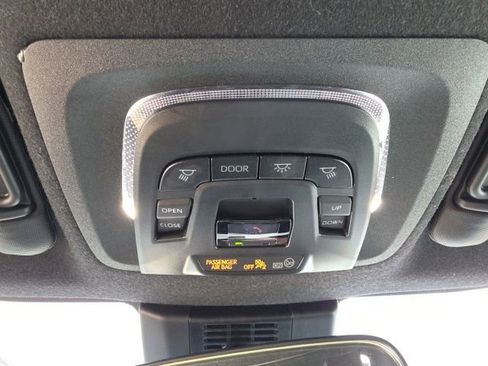 Used 2025 Toyota Corolla SE w/ SE Premium Package FWD image 21