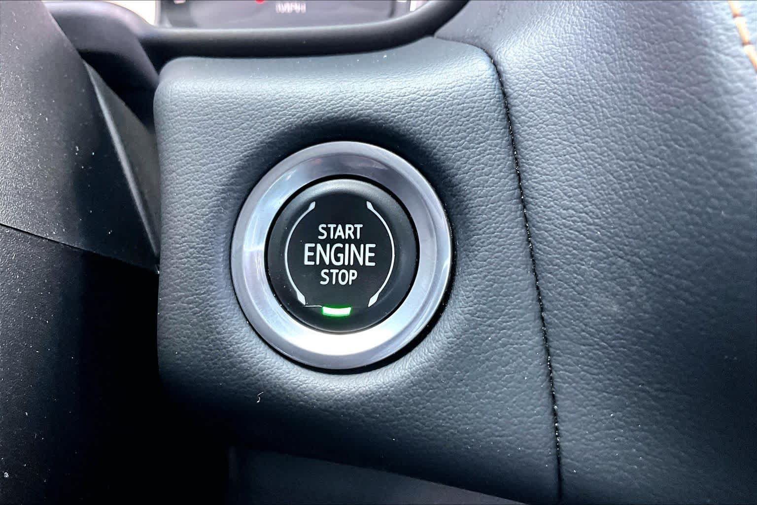 Used 2021 GMC Yukon AT4 w/ AT4 Premium Package AWD/4WD image 35
