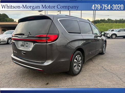 Used 2021 Chrysler Pacifica Touring-L w/ Uconnect Theater Family Group FWD image 6