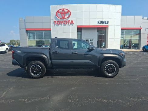 Used 2024 Toyota Tacoma TRD Off-Road w/ TRD Off Road Premium Package AWD/4WD image 6