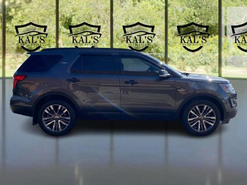 Used 2016 Ford Explorer Platinum AWD/4WD image 4