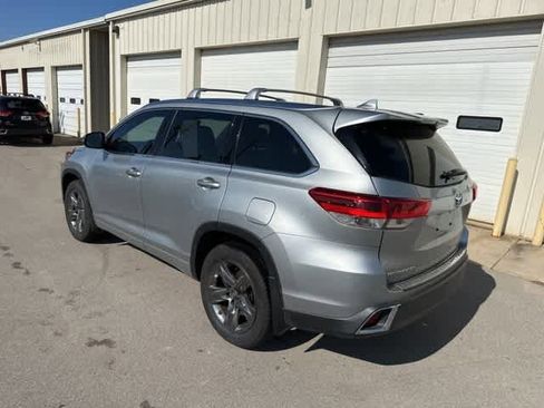 Used 2017 Toyota Highlander Limited Platinum image 18