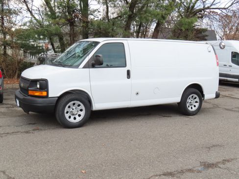 Used 2013 Chevrolet Express 1500 image 2