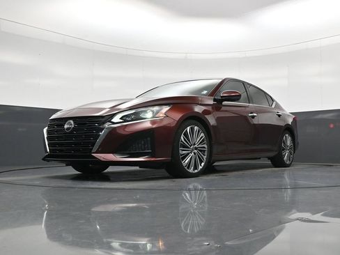 Used 2024 Nissan Altima 2.5 SL FWD image 21