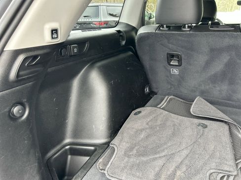 Used 2023 Jeep Grand Cherokee Limited w/ Black Appearance Package image 36