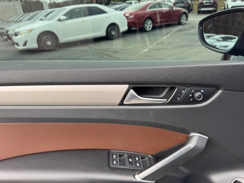 Used 2022 Volkswagen Passat 2.0T SE image 9