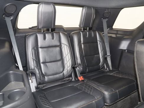 Used 2016 Ford Explorer Platinum image 14