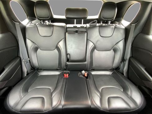 Used 2019 Jeep Cherokee Limited AWD/4WD image 14