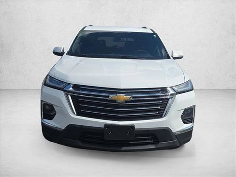 Used 2023 Chevrolet Traverse LT image 2