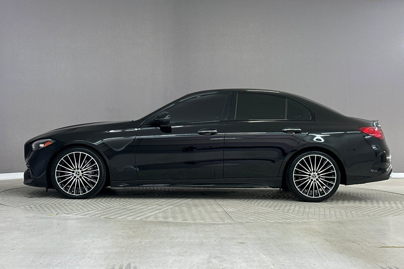 Used 2022 Mercedes-Benz C 300 Sedan image 2