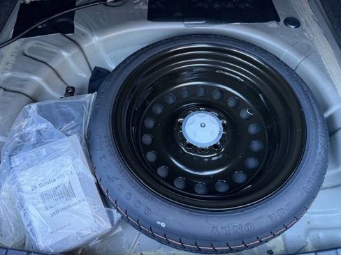 Used 2025 Nissan Sentra SV image 26