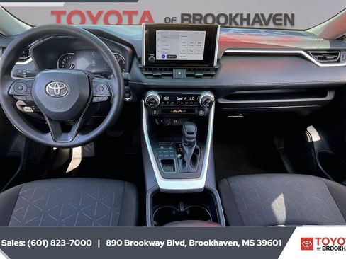 Used 2025 Toyota RAV4 XLE AWD/4WD image 13