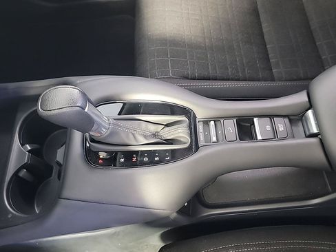 Certified 2024 Honda HR-V LX image 32