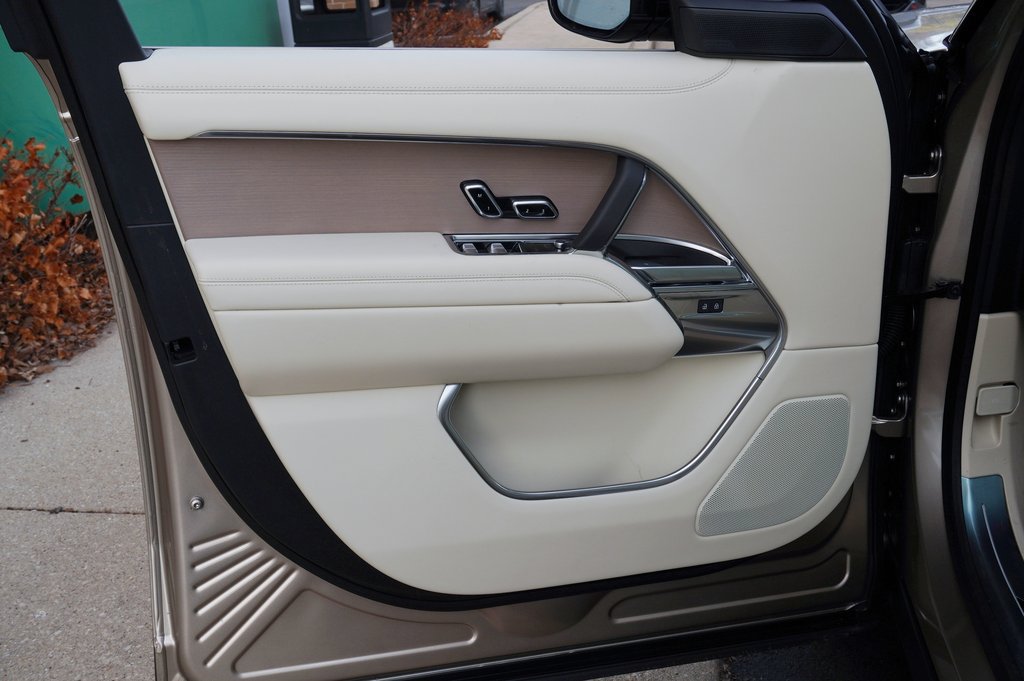 Used 2026 Land Rover Range Rover SE AWD/4WD image 9