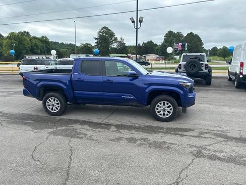 Used 2025 Toyota Tacoma SR5 RWD image 11