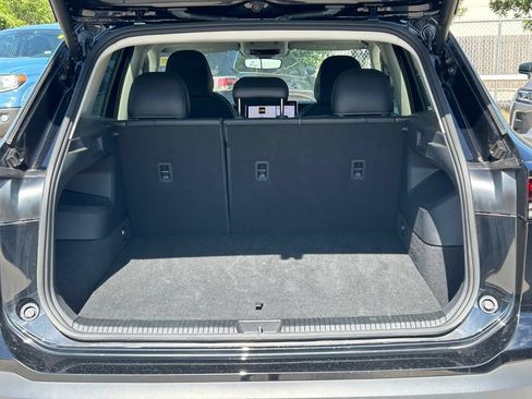 Used 2026 Volkswagen Tiguan SE FWD image 13