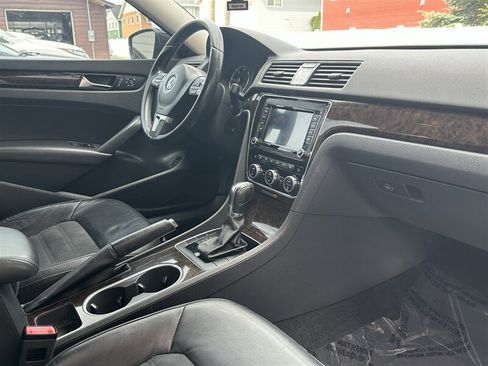 Used 2014 Volkswagen Passat TDI SEL Premium FWD image 8