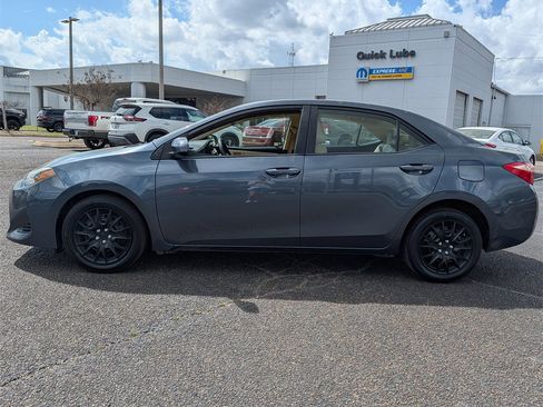 Used 2019 Toyota Corolla LE image 3