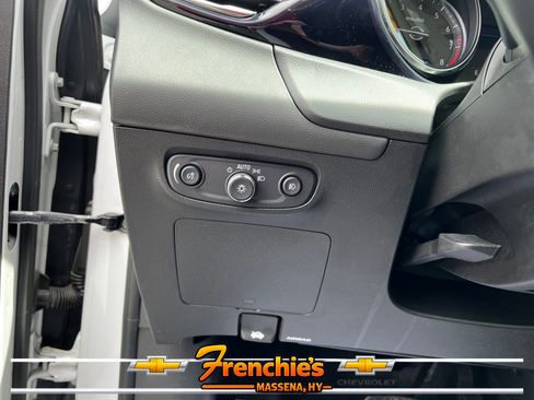 Used 2022 Buick Encore GX Essence w/ Experience Buick Package AWD/4WD image 11