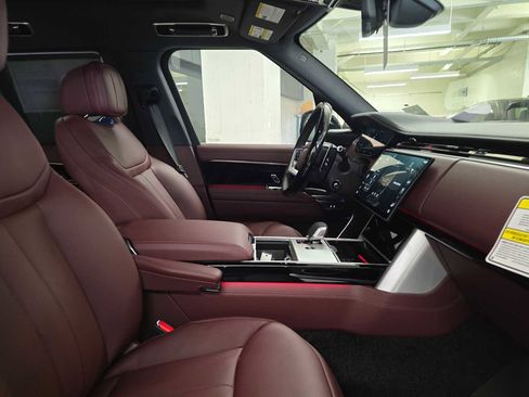 New 2025 Land Rover Range Rover SE image 10