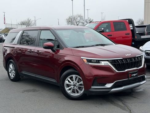 Used 2024 Kia Carnival LX image 2