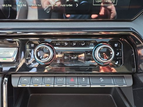 Used 2024 GMC Sierra 1500 AT4 w/ Technology Package image 12