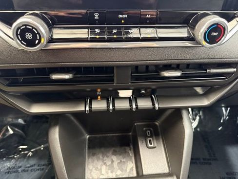 Used 2024 Chevrolet Colorado W/T image 32