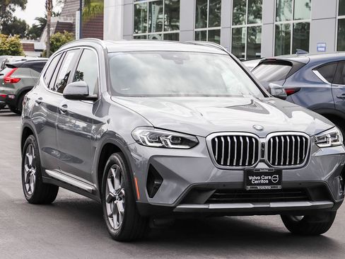 Used 2024 BMW X3 sDrive30i w/ Convenience Package RWD image 3
