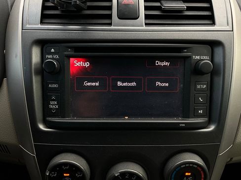 Used 2013 Toyota Corolla LE image 24