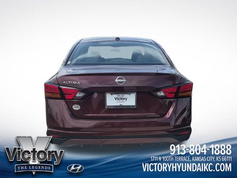 Used 2025 Nissan Altima 2.5 SV FWD image 4