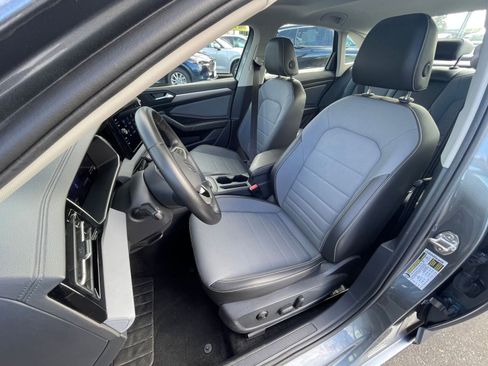 Used 2025 Volkswagen Jetta SE image 36