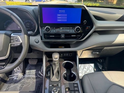 Used 2023 Toyota Highlander Platinum AWD/4WD image 11