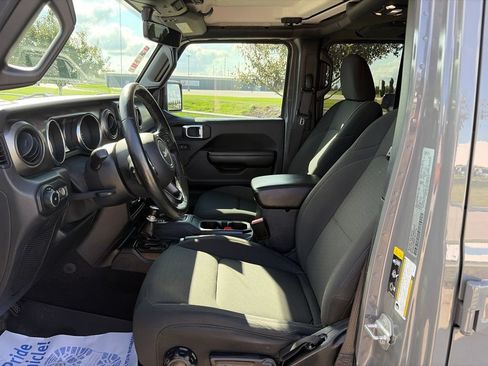 Used 2021 Jeep Wrangler Unlimited Sport AWD/4WD image 39