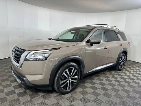 Used 2023 Nissan Pathfinder Platinum image 7