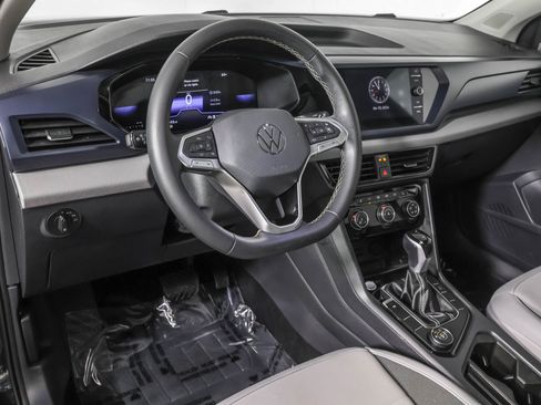 Used 2023 Volkswagen Taos SE w/ Panoramic Sunroof Package AWD/4WD image 5