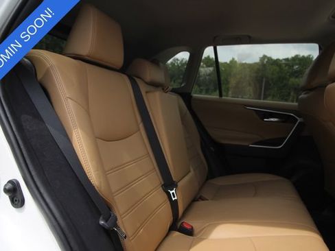 Used 2020 Toyota RAV4 XLE Premium FWD image 7
