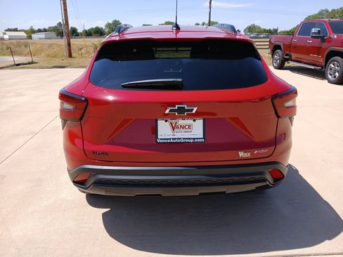Used 2026 Chevrolet Trax RS w/ Sunroof Package FWD image 4