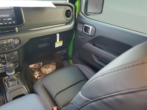 New 2025 Jeep Gladiator Rubicon w/ Convenience Group image 11