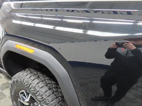 Used 2024 GMC Canyon AT4X image 39