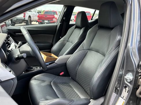 Used 2022 Toyota C-HR Limited FWD image 7