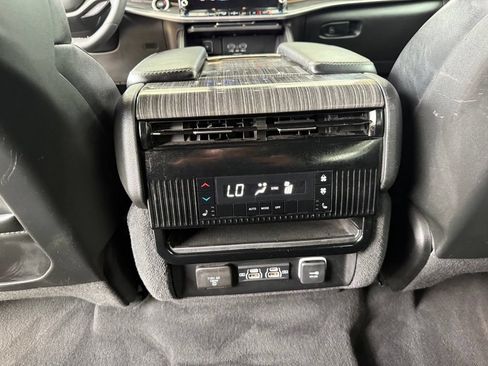 Used 2022 Jeep Wagoneer Series III AWD/4WD image 23