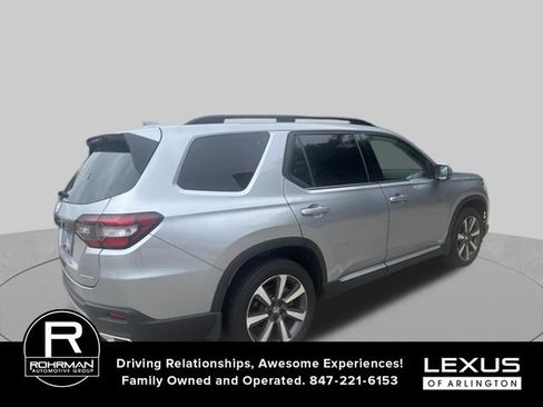 Used 2024 Honda Pilot Touring image 3