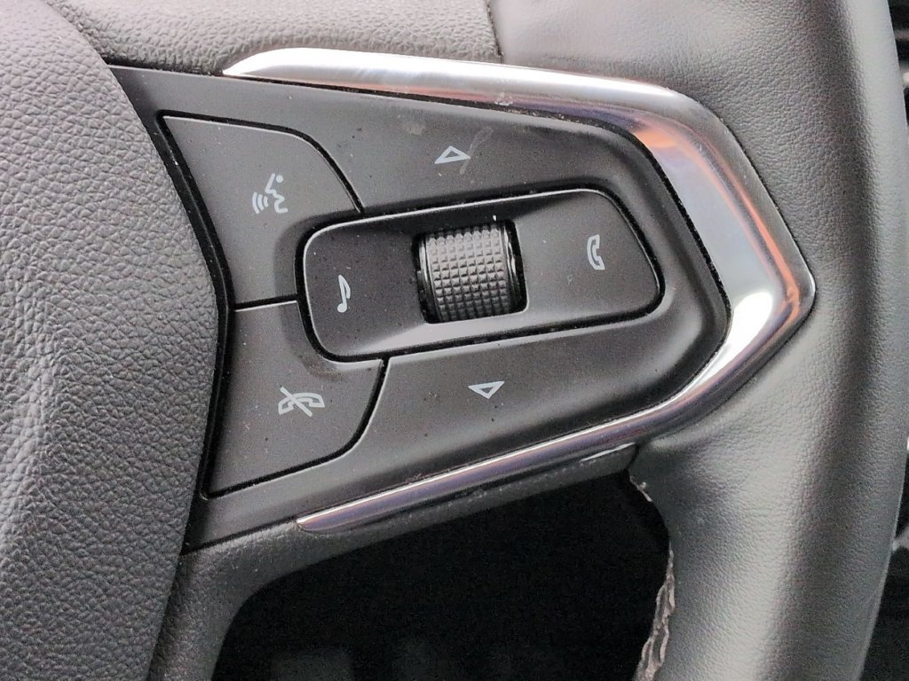 Used 2025 Chevrolet Trax LT w/ LT Convenience Package FWD image 21