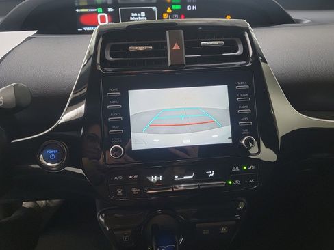 Used 2020 Toyota Prius LE image 18