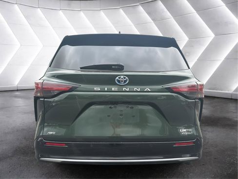 Used 2023 Toyota Sienna Limited AWD/4WD image 5